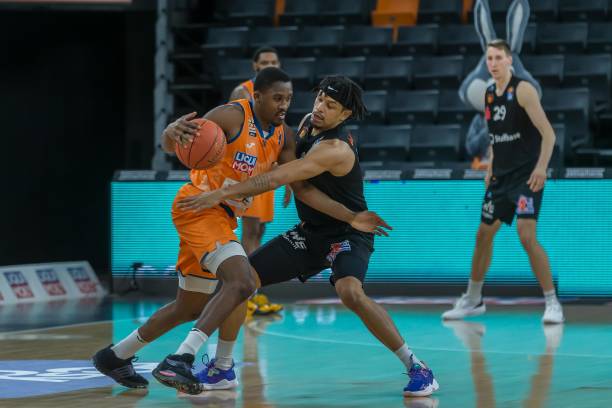 伊萨克不到 伊萨克不到