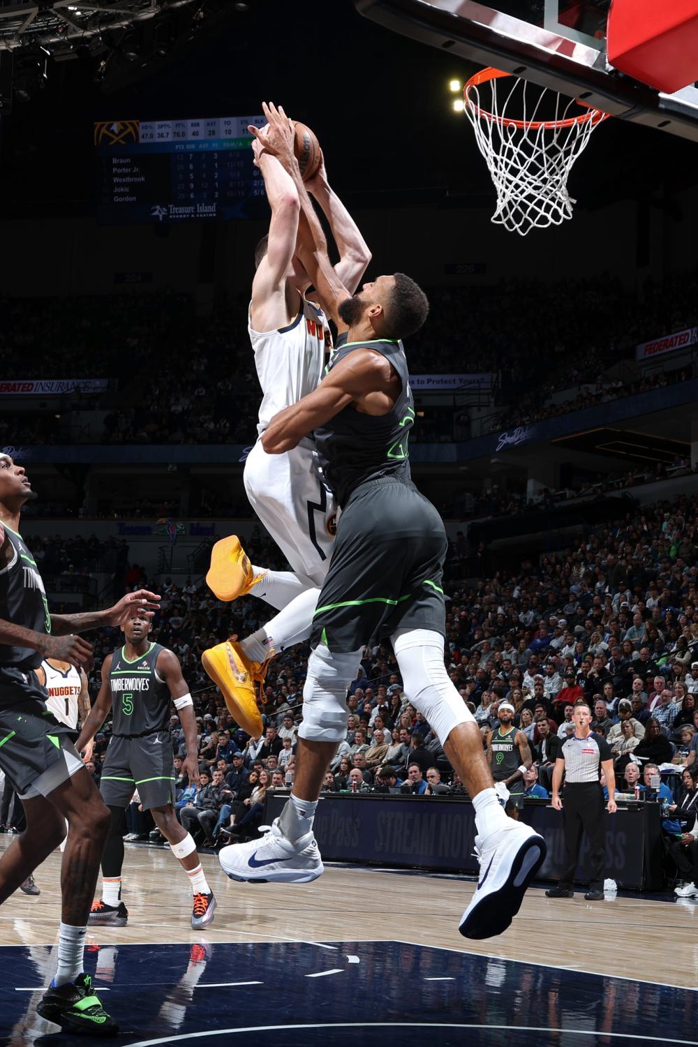 予路易斯足 予路易斯足